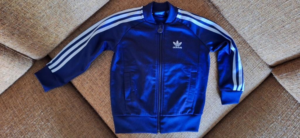 Adidas kinder trainingjas, maat 110, Kinderen en Baby's, Kinderkleding | Maat 110, Ophalen, Zo goed als nieuw, Jongen of Meisje