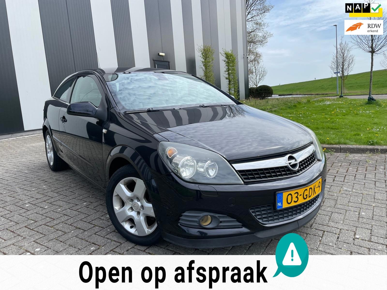 Opel Astra GTC 1.6 Cosmo Nw APK-Clima-Cruise-Pdc-Trekhaak, Auto's, Opel, Voorwielaandrijving, 15 km/l, Gebruikt, 4 cilinders