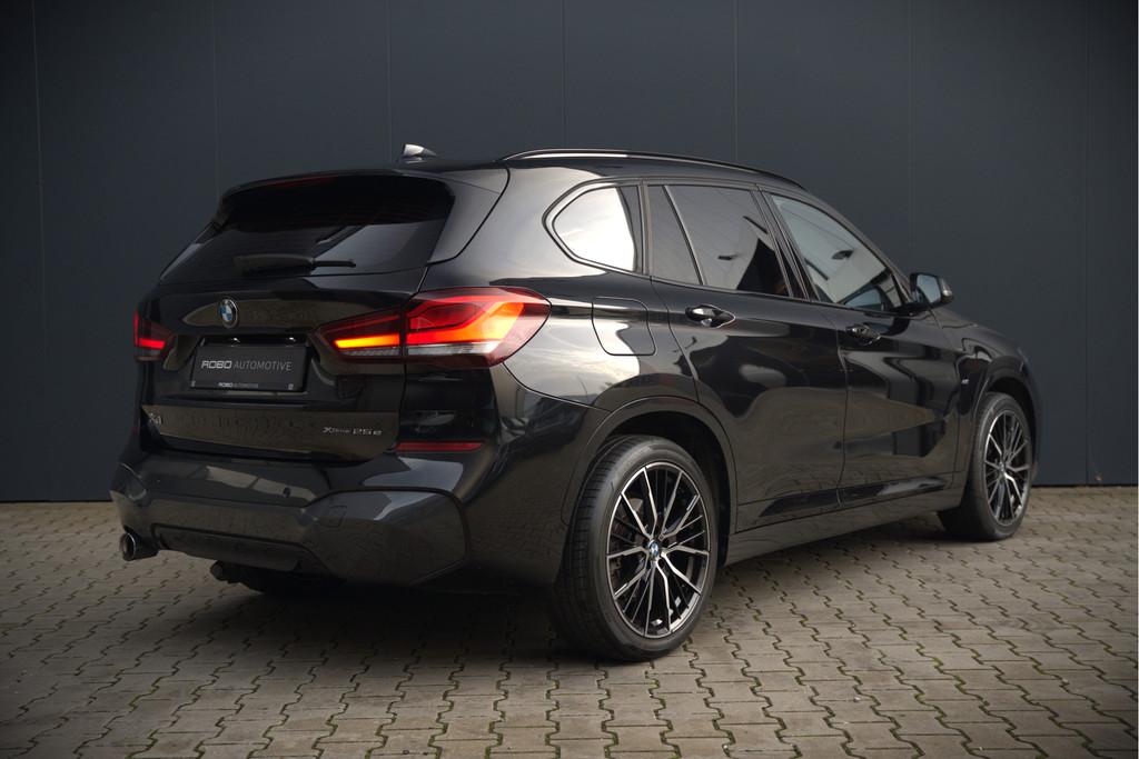 BMW X1 xDrive25e Executive M Sport | Stoelverwarming | Trekh, Auto's, BMW, Gebruikt, 95 pk, Leder en Stof, Zwart