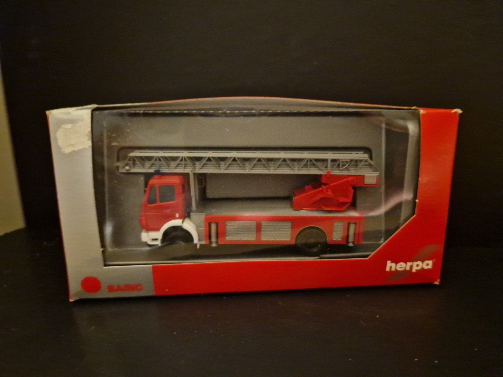 Herpa Basic Mercedes-Benz Feuerwehrwagen met ladder, Hobby en Vrije tijd, Overige merken, 1:50 of kleiner, Ophalen of Verzenden