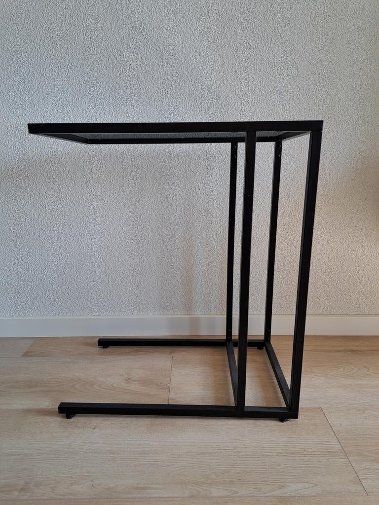 IKEA VITTSJÖ Laptoptafel / bijzettafel zwart/glas, Ophalen, Modern, Industrieel, Metaal of Aluminium, 55 tot 75 cm