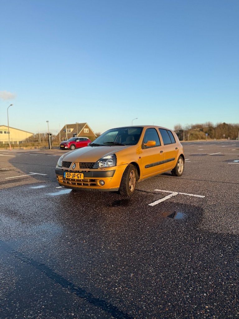 Renault Clio 1.6 16V RXE 5DR 2005 2002 Geel, Auto's, Renault, Voorwielaandrijving, Stof, 40 €/maand, 4 cilinders