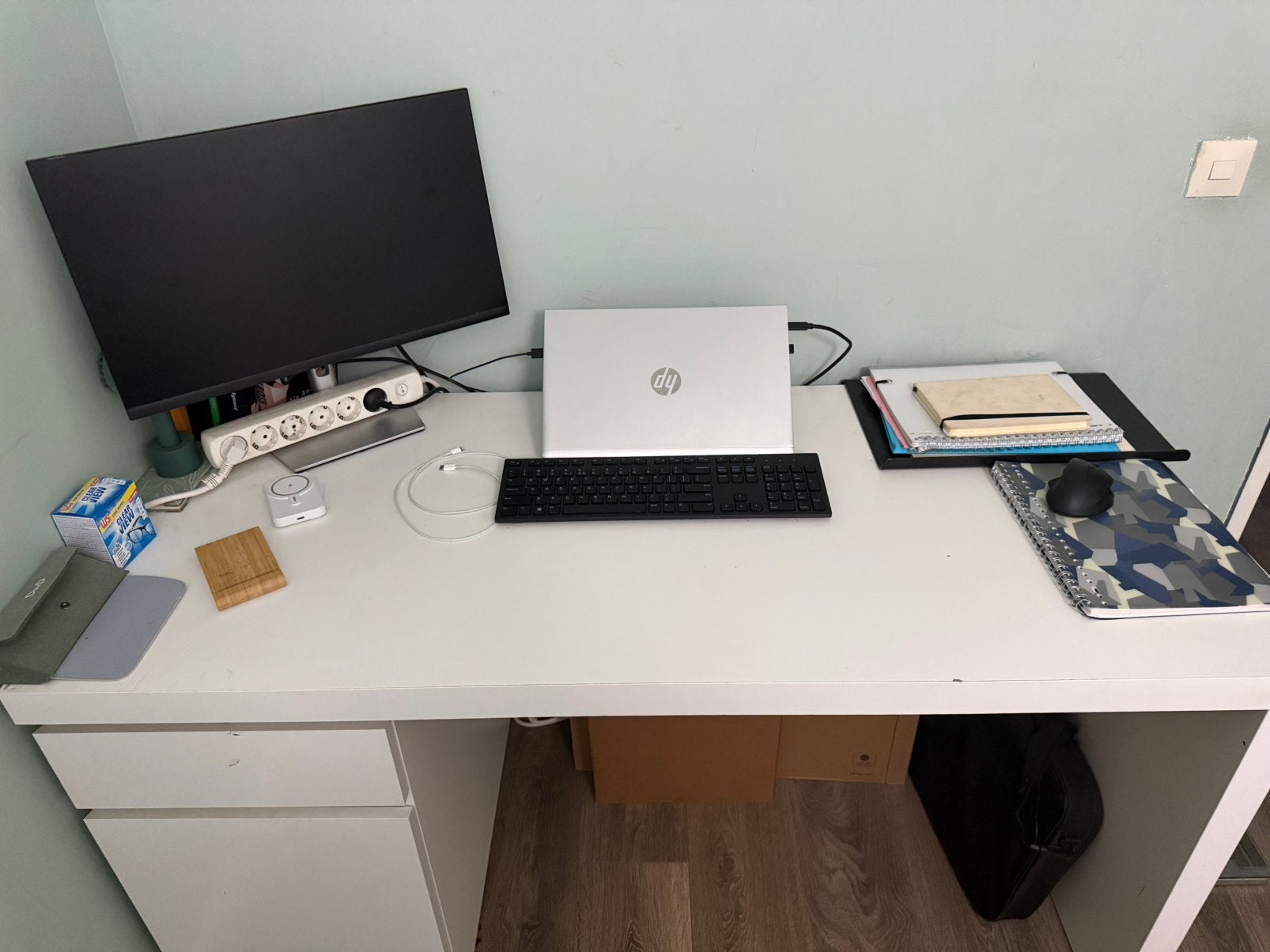 Bureau wit met lades, Ophalen
