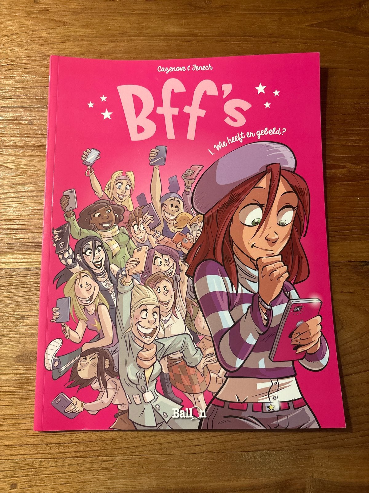 Bff's: Wie heeft er gebeld? - Stripboek Cazenove & Jenech, Boeken, Eén stripboek, Ophalen of Verzenden, Zo goed als nieuw