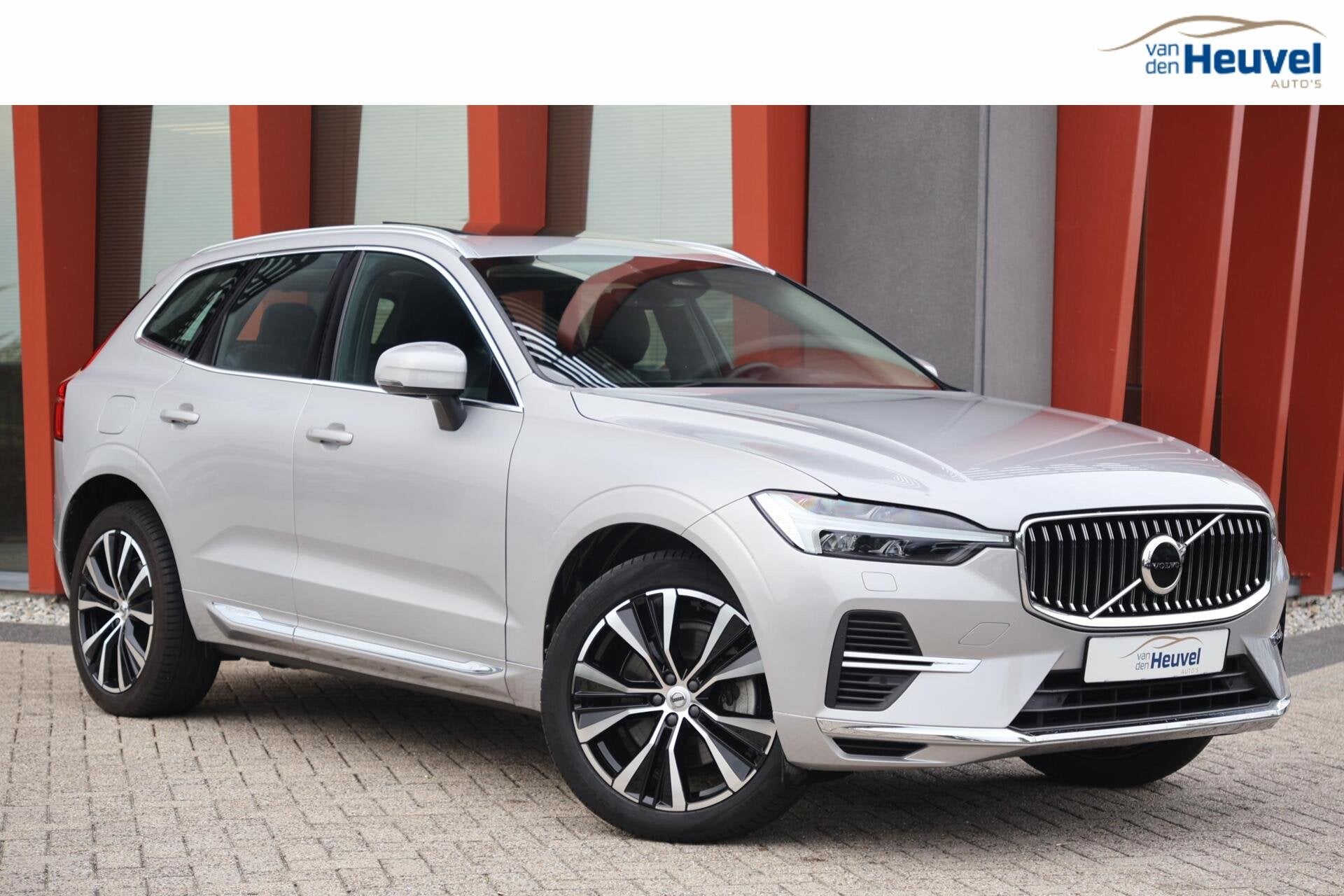Volvo XC60 T6 Recharge AWD Ultimate Bright | Stoelverwarming, Auto's, Dealer onderhouden, Gebruikt, 4 cilinders, Bedrijf