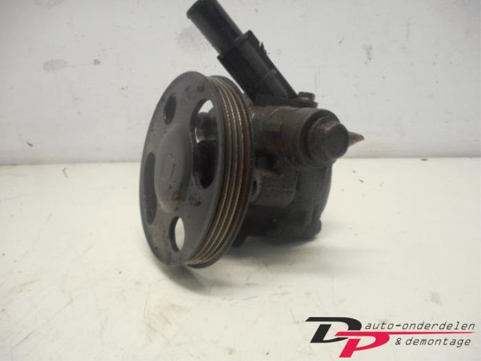 Stuurbekrachtiging Pomp van een Mazda 323F