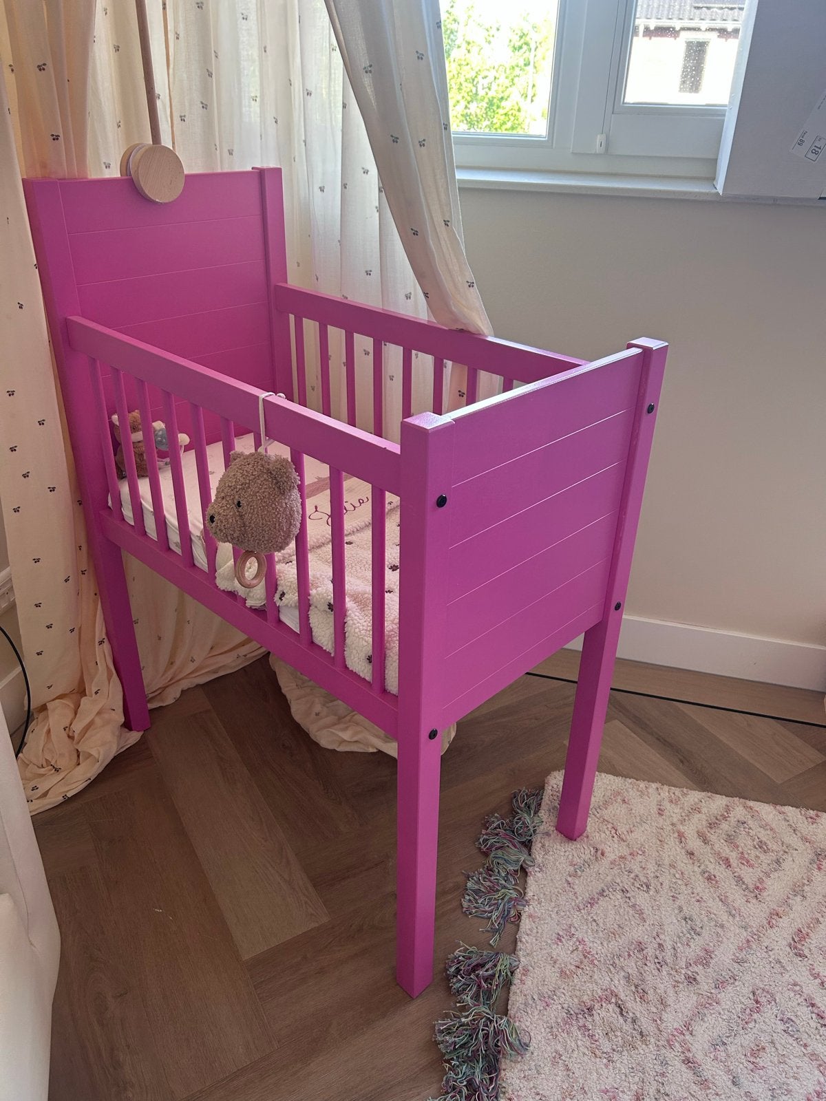 Felroze ledikant voor baby, Kinderen en Baby's, Ophalen, Zo goed als nieuw, Wieg