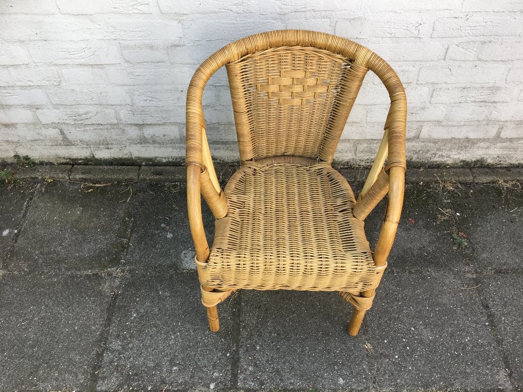 antieke tuinstoel hoogte 55 cm.  rieten stoel  kind, Tuin en Terras, Tuinstoelen, Ophalen of Verzenden, Zo goed als nieuw, Rotan