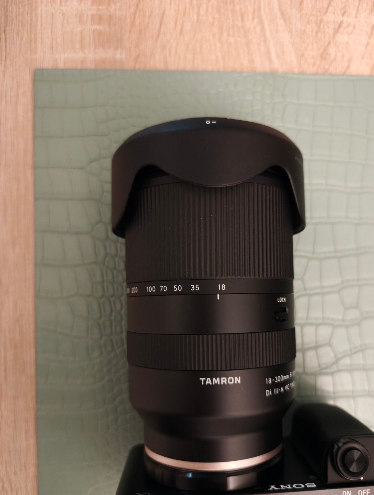 te koop Tamron 18-300mm f/3.5-6.3 Di III-A VC VXD Sony E-mou, Audio, Tv en Foto, Fotografie | Lenzen en Objectieven, Ophalen, Zo goed als nieuw