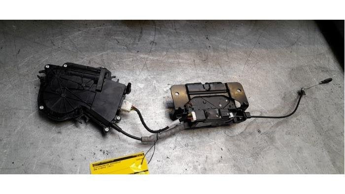 Sluithulpmotor achterklep van een BMW 5-Serie, Gebruikt, -, -, Ophalen of Verzenden