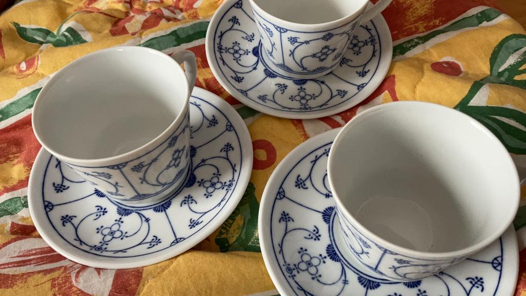 Kahla Blau Saks 3 kop / schotels, Huis en Inrichting, Keuken | Servies, Ophalen of Verzenden, Overige stijlen, Kop(pen) en/of Schotel(s)