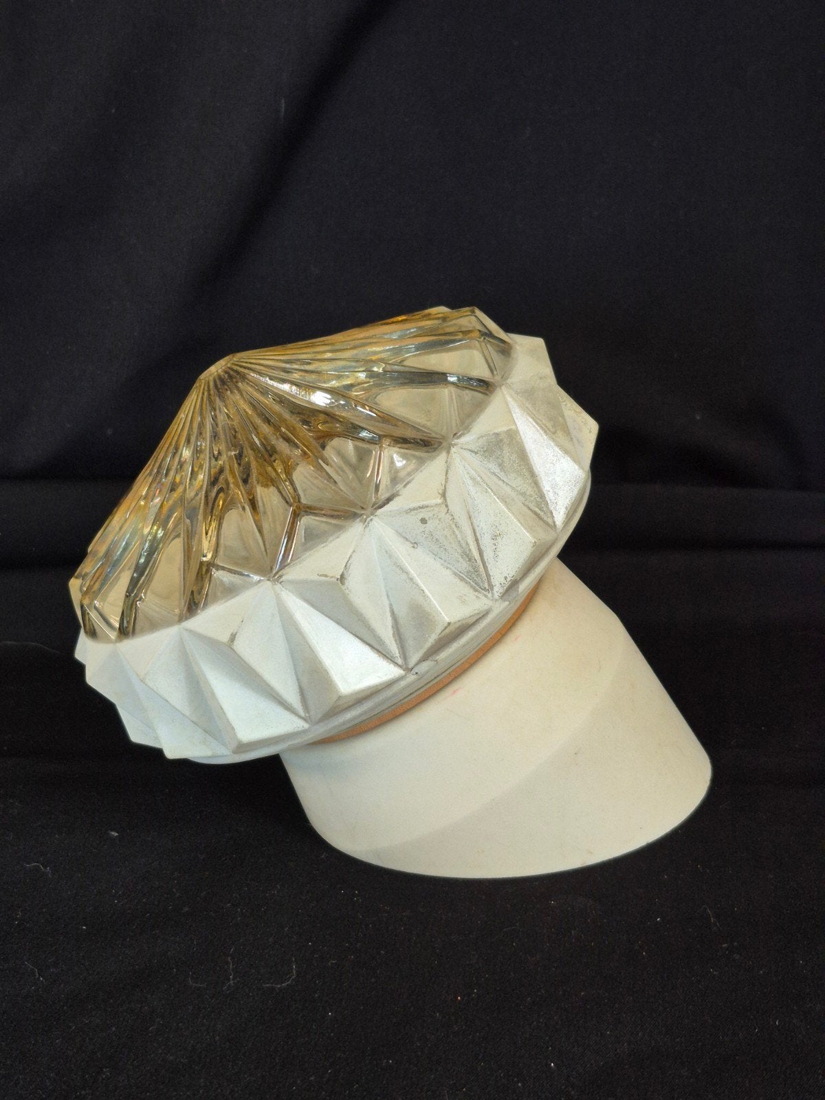 Wand of plafond diamantvormig glazen kap amberglas jaren 50, Ophalen of Verzenden, Gebruikt, Glas, Wandlamp