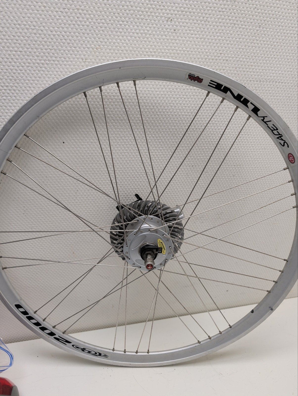 Voorwiel 28" Naafdynamo zilvergrijs, Zo goed als nieuw, Aluminium, Shimano, Stadsfiets
