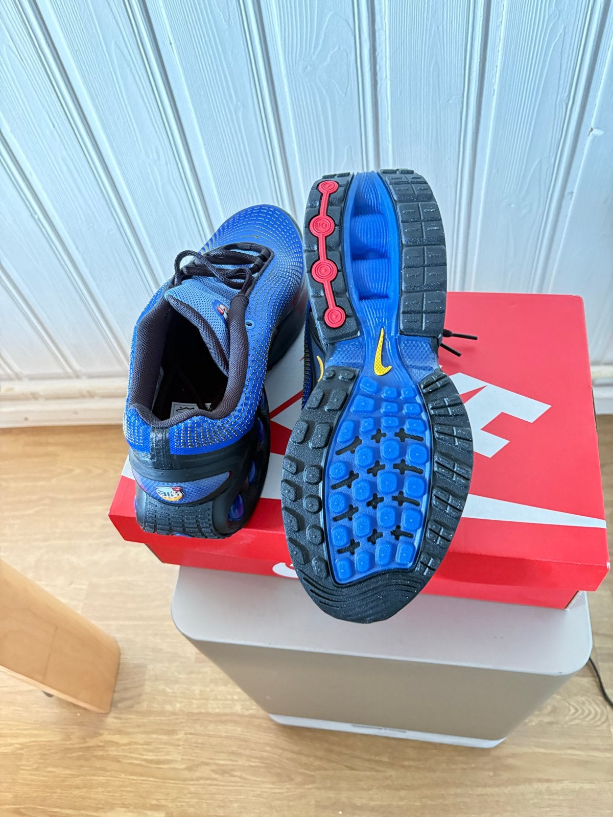 Nieuwe Nike Air Max DN - Lyon Blue/Varsity Maize-Polar, Ophalen of Verzenden, Nieuw, Blauw, Sneakers of Gympen