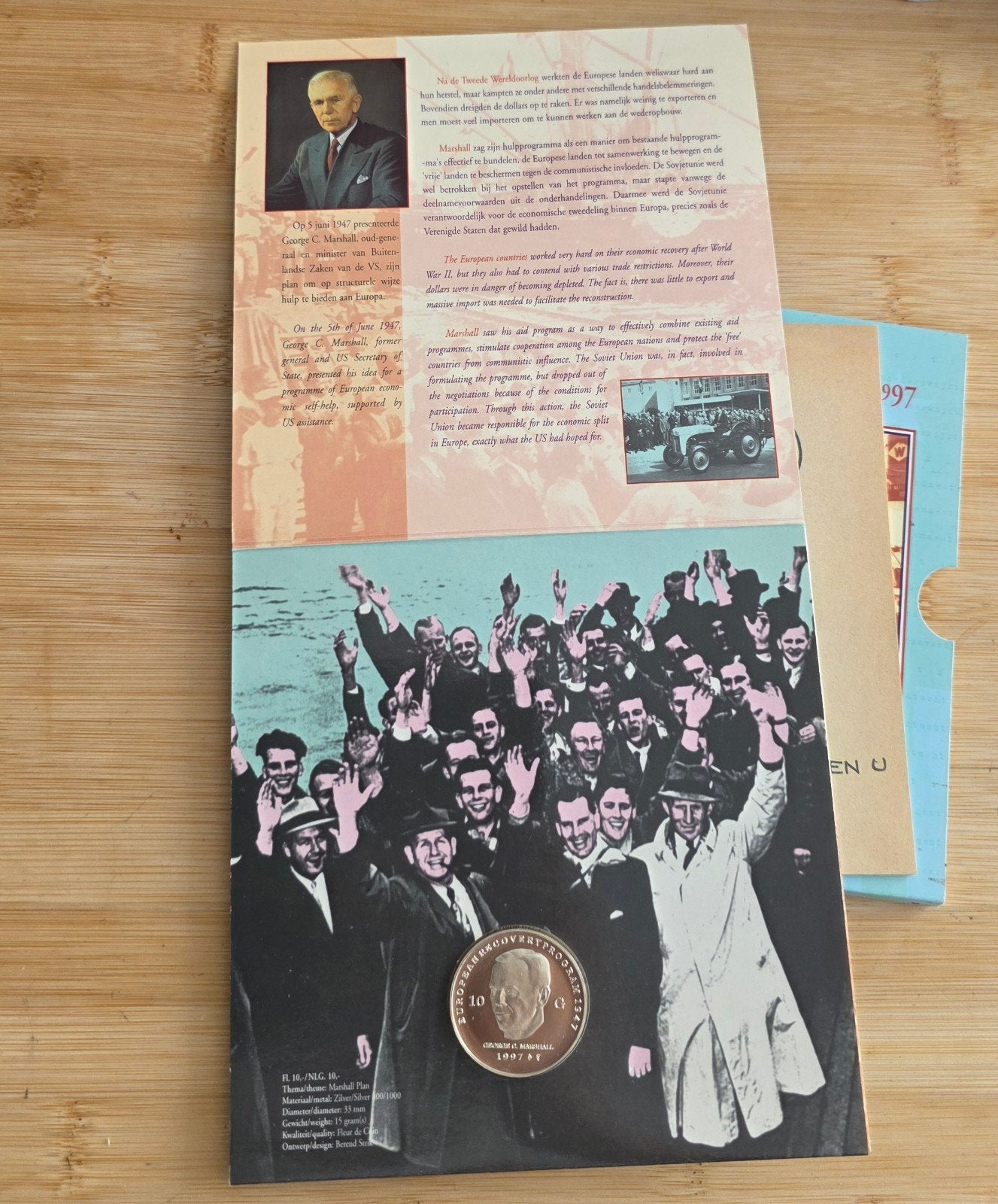 Marshall Plan 1947-1997 10 gulden zilver FDC munt met boekje, Ophalen of Verzenden, Koningin Beatrix, Overige waardes, Setje