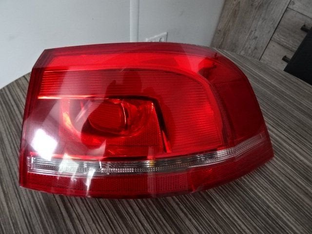 Achterlicht VW Passat Combi B7 bj 2014 rechts., Gebruikt, -, Volkswagen, Ophalen of Verzenden