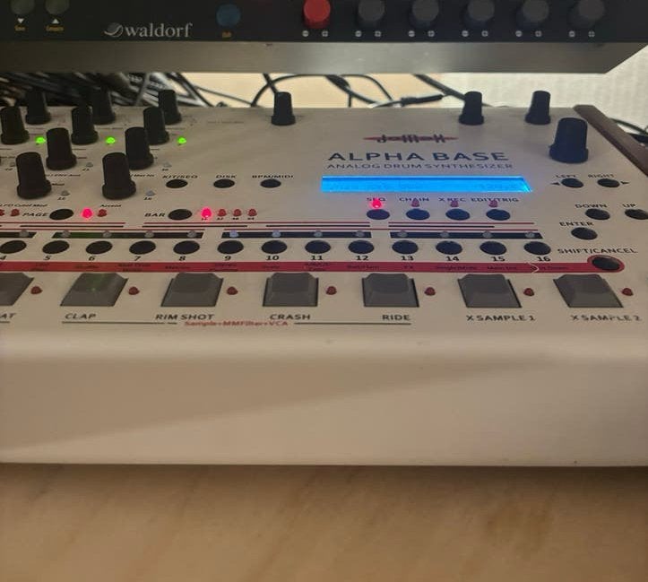 Jomox Alpha Base MK1 Analoge Drum Synthesizer, Overige merken, Zo goed als nieuw, Met midi-aansluiting, Overige aantallen