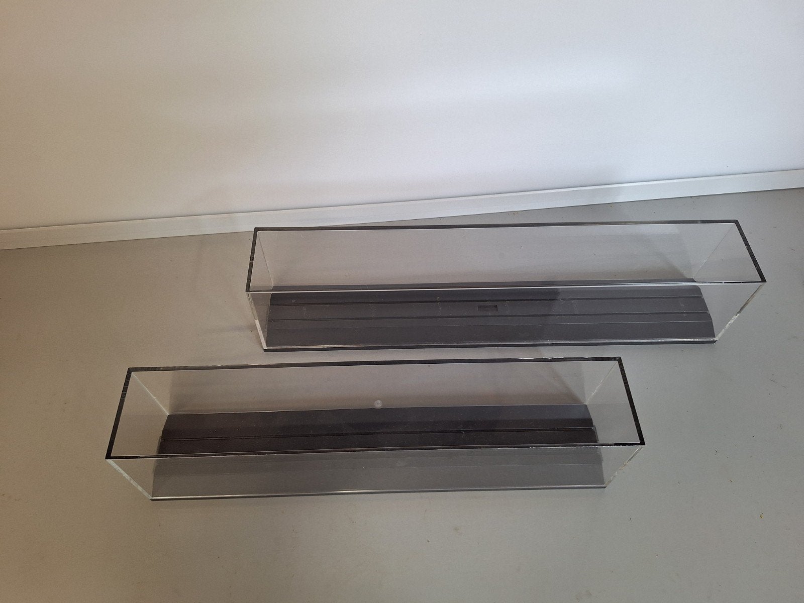 2x H0 Display Vitrine met Zwarte Basis, Ophalen of Verzenden, Gebruikt