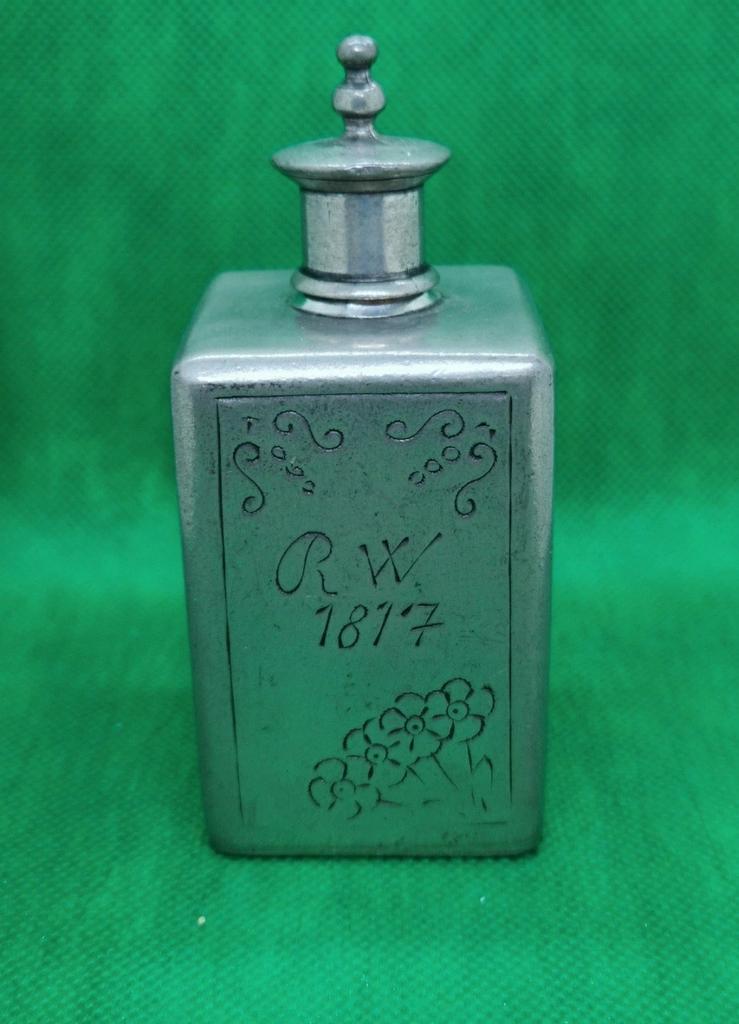 Antiek tinnen heupflesje met inscriptie 1817, Antiek en Kunst, Antiek | Tin, Ophalen of Verzenden