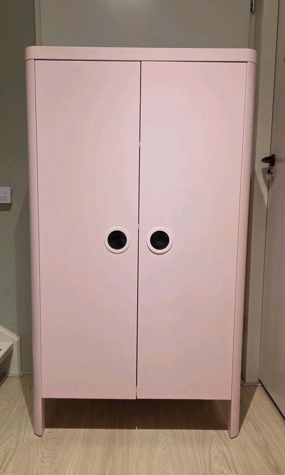 IKEA BUSUNGE kledingkast roze, Kinderen en Baby's, Kinderkamer | Commodes en Kasten, Ophalen, Kast, 50 tot 70 cm, 105 cm of meer