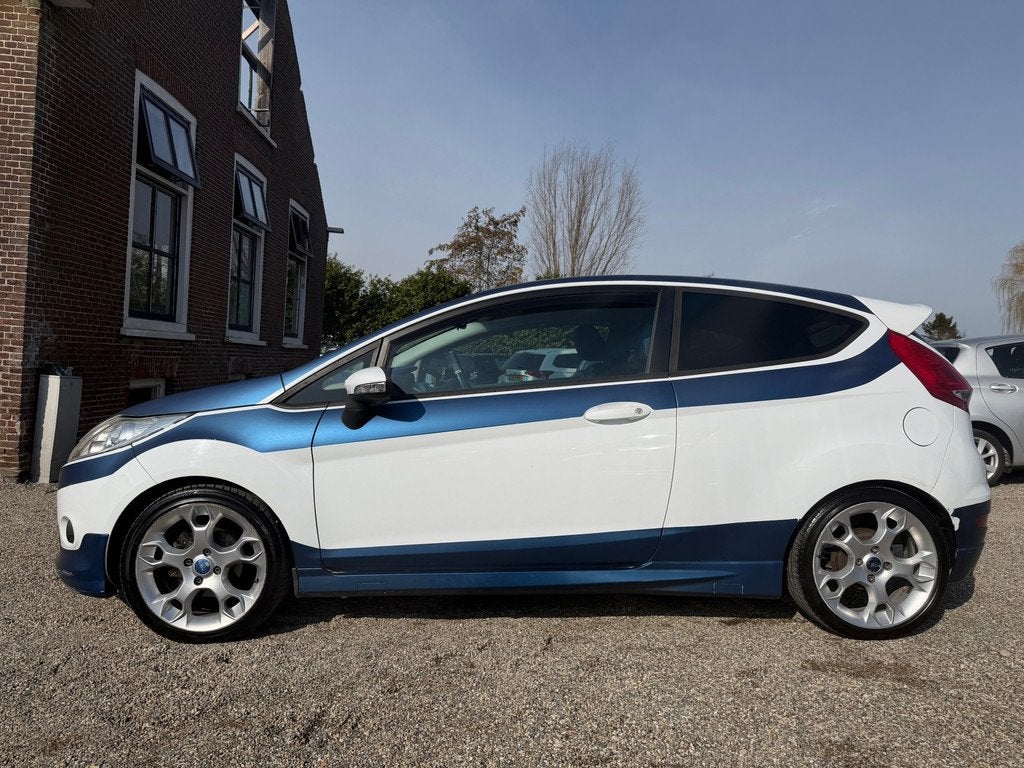 Ford Fiesta 1.6 Ghia Rally Uitvoering Leer Airco Nette Auto, Auto's, Ford, Gebruikt, 31 €/maand, 4 cilinders, Wit