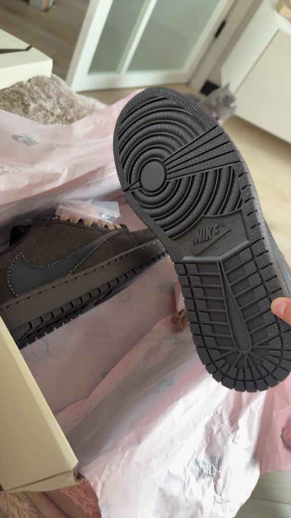 Travis Scott Brown sneakers - Maten 39 en 42 beschikbaar, Ophalen of Verzenden, Nieuw, Bruin, Sneakers of Gympen