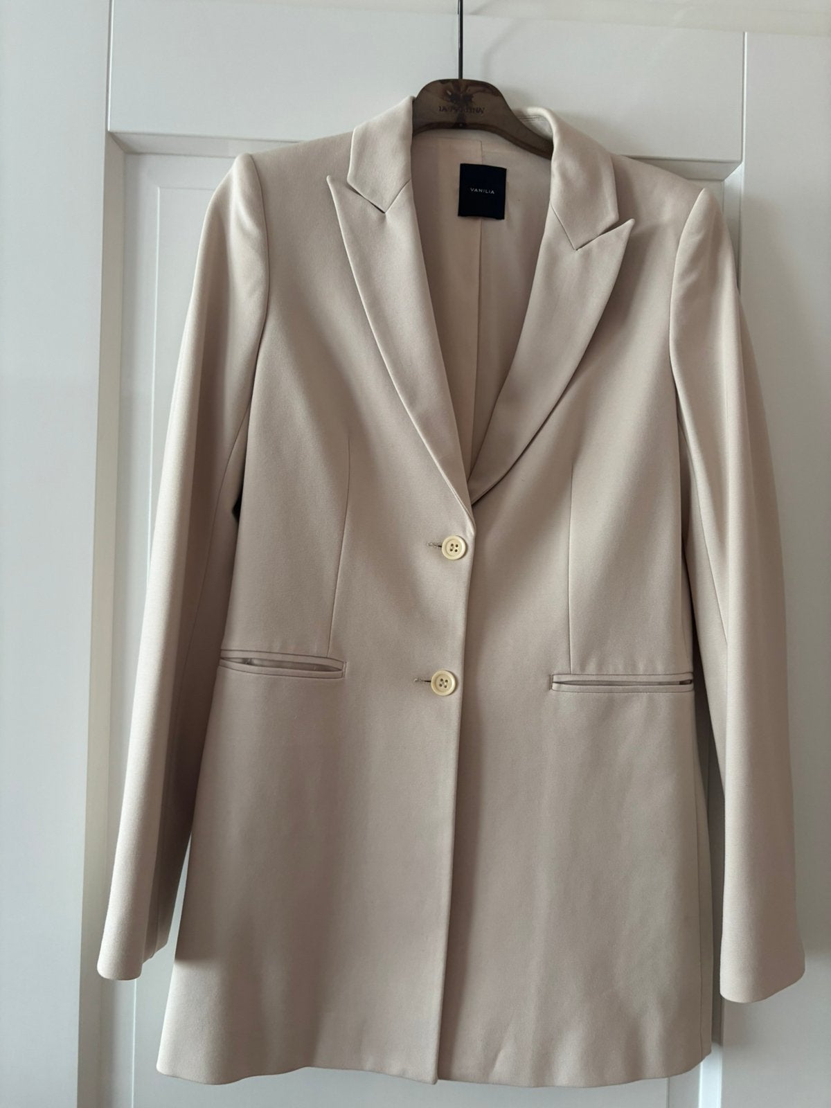 Lange blazer. Licht beige. Prima staat. Maat S, Kleding | Dames, Ophalen, Beige, Zo goed als nieuw, Jasje