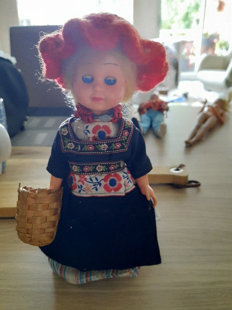 Pop vintage klederdracht, Verzamelen, Ophalen of Verzenden, Zo goed als nieuw, Pop
