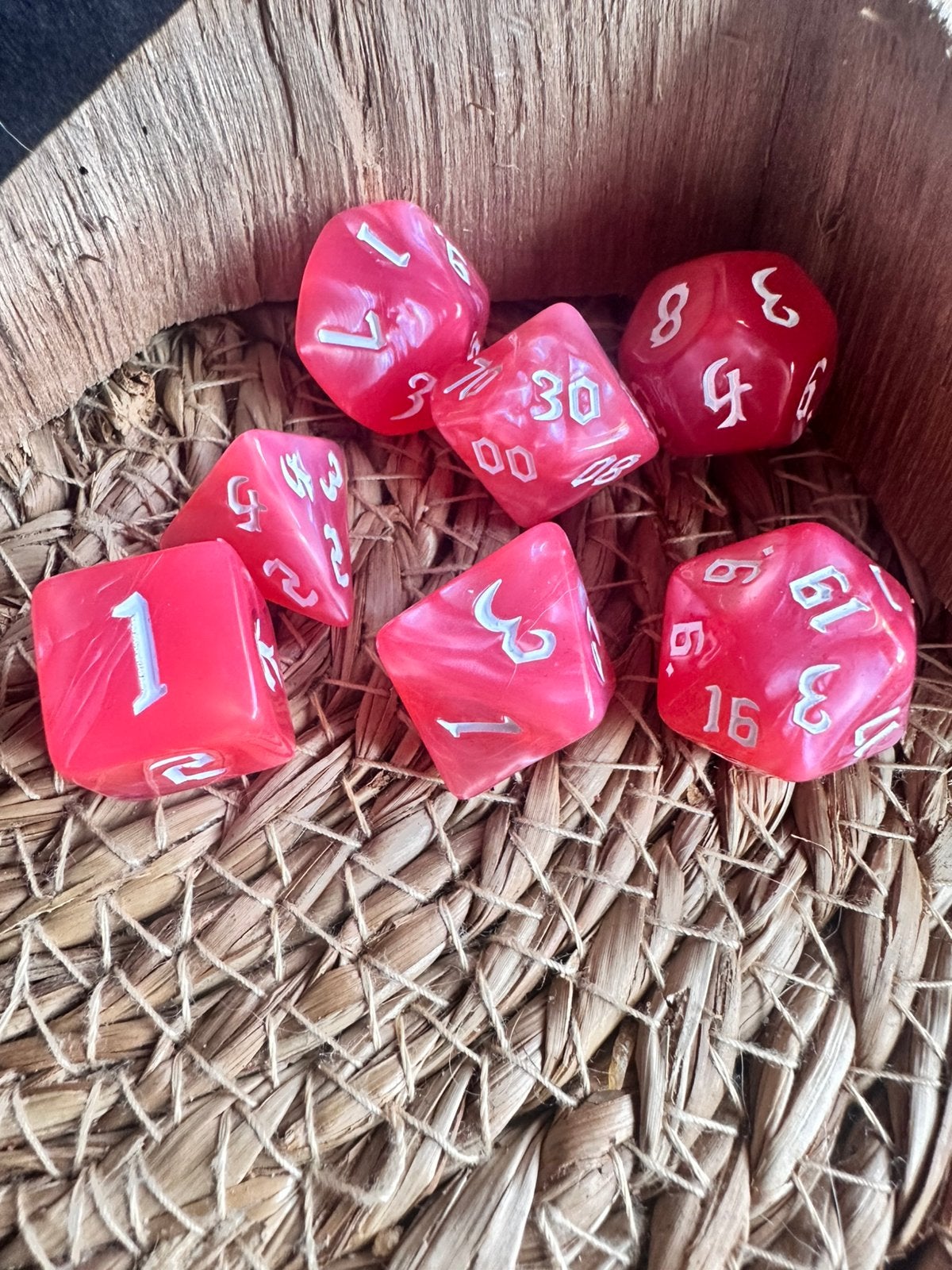 DND dice / roze metallic / dobbelstenen / Dungeon & Dragons, Hobby en Vrije tijd, Wargaming, Ophalen of Verzenden, Zo goed als nieuw