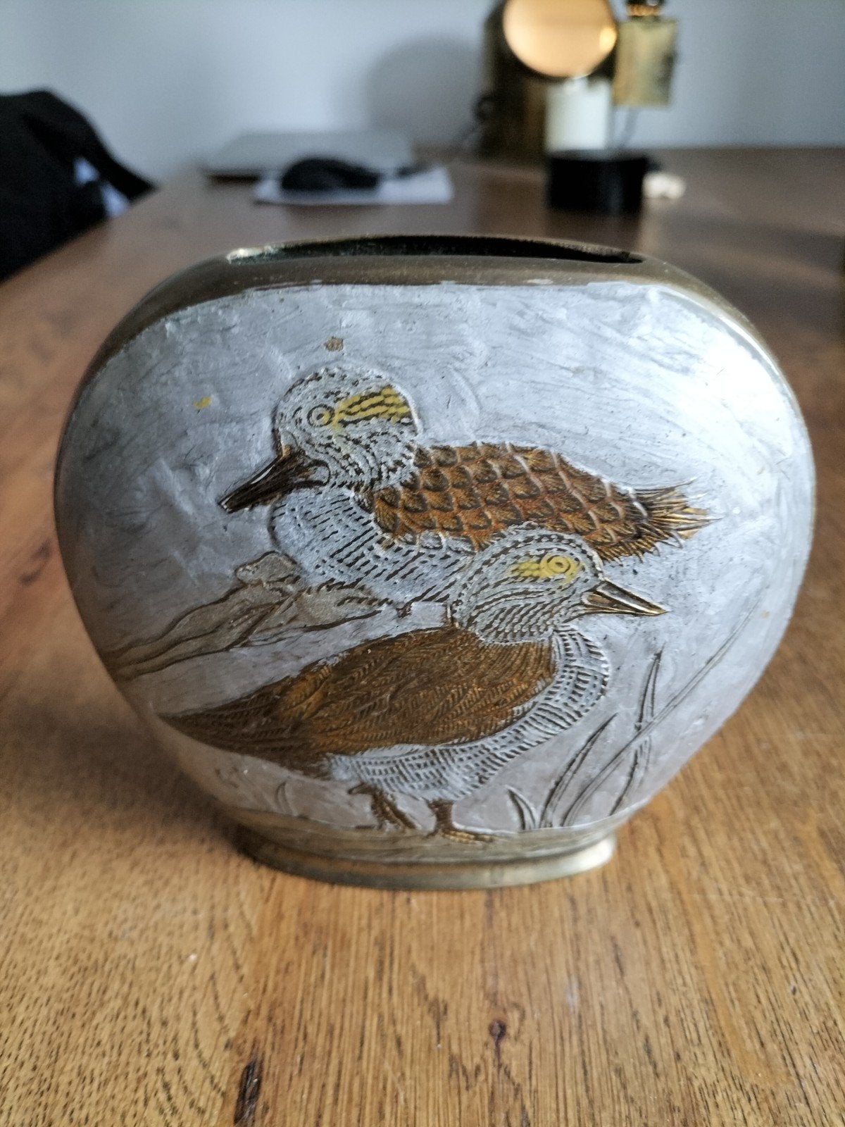 Vintage metalen vaas met vogeldecoratie, Ophalen of Verzenden