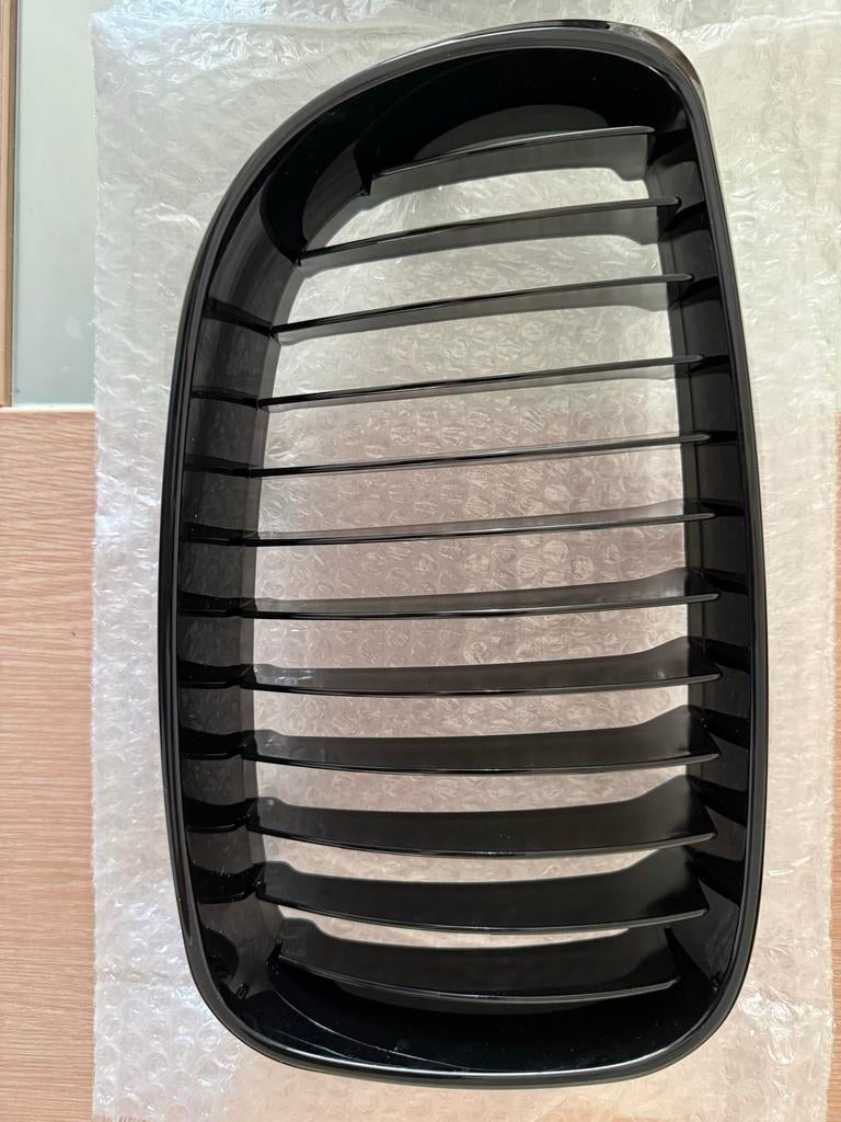 Glanzend Zwarte Front Nieren Roosters BMW 1 Serie E81/E82/E8, Auto-onderdelen, Ophalen of Verzenden, Nieuw, Voor, BMW
