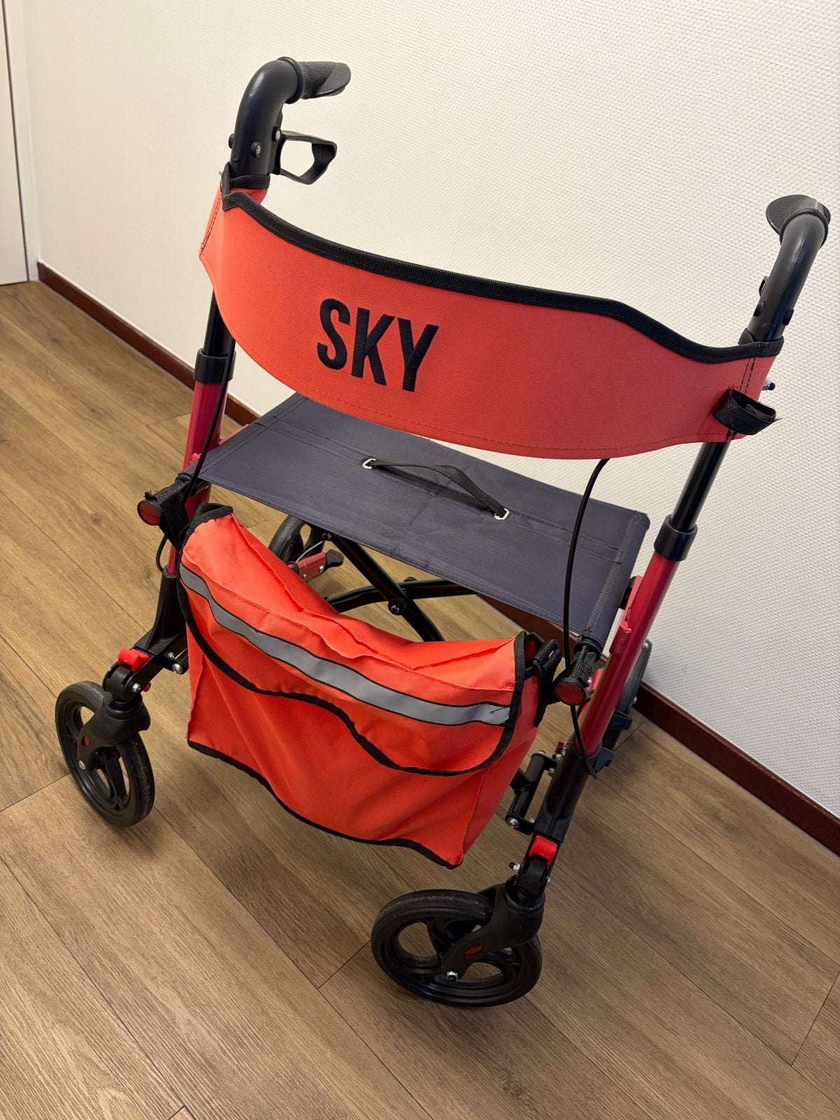 Goede rode  inklapbare rollator, Diversen, Ophalen
