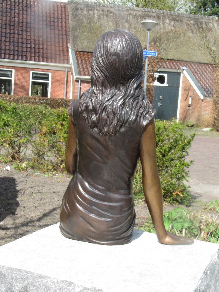 ZITTENDE VROUW/ BRONS/ TUINBEELD, Overige materialen, Nieuw, Info@huisentuindecoratiemarie.nl, Mensenbeeld