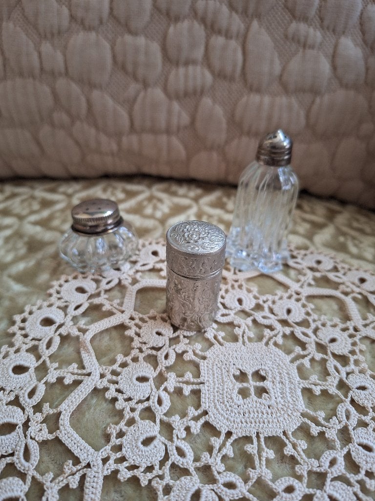 3 Brocante Kleine Glazen Zoutvaatjes ** Mimosa **, Ophalen of Verzenden