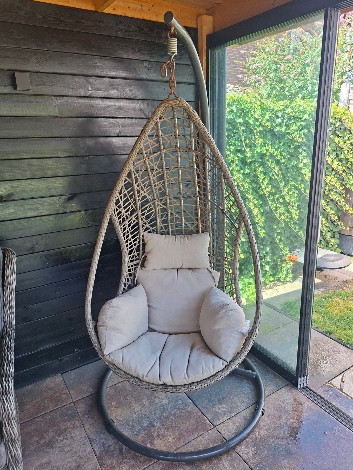 Hangstoel met kussen, Ophalen, Rotan