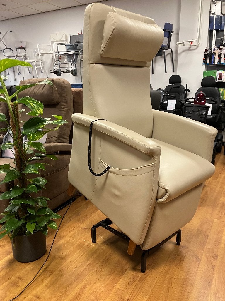 Prachtige Sta op stoel Relaxfauteuil Fitform Echt leer, Ophalen of Verzenden, Zo goed als nieuw, 50 tot 75 cm, Leer