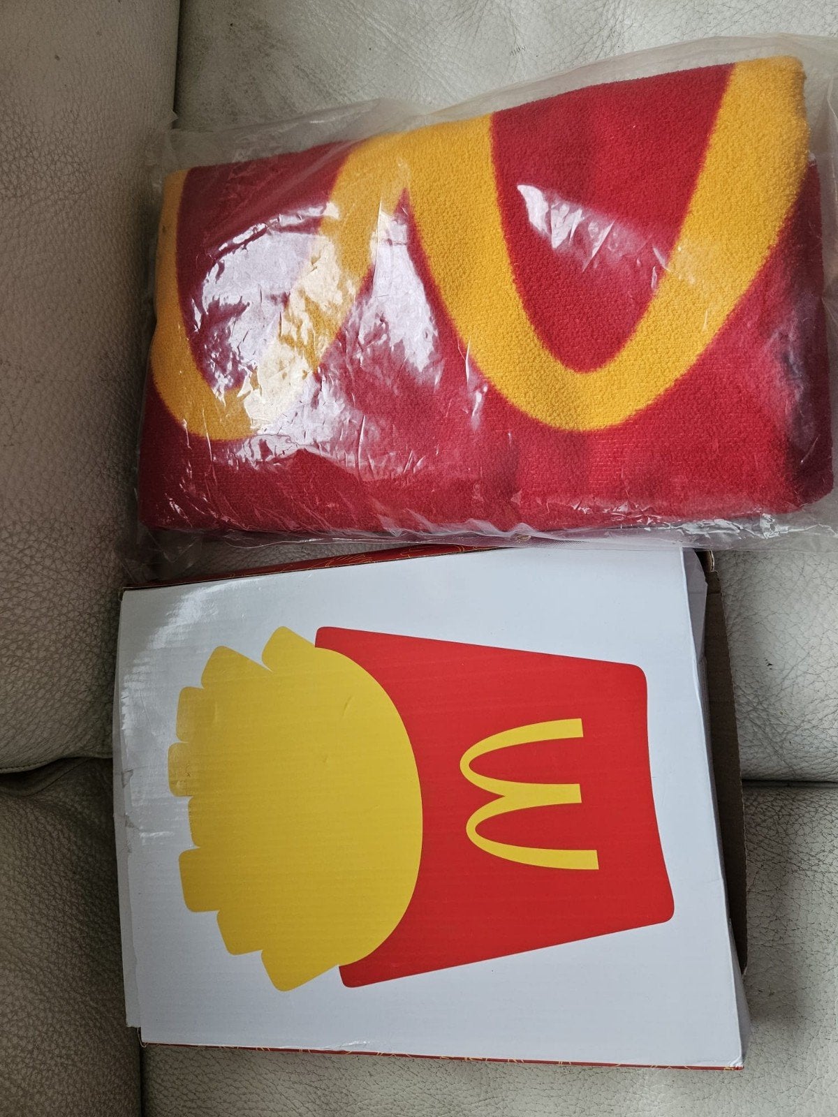 McDonald's frietjes handdoek in doos, Verzamelen, Merken en Reclamevoorwerpen, Ophalen of Verzenden