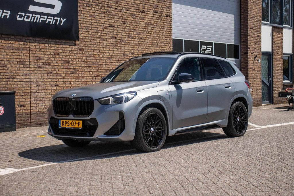 BMW X1 xDrive30e M-Sport, Full Option, Fabrieksgarantie, H&K, Auto's, BMW, 12 maanden, Gebruikt, Zwart, Bedrijf