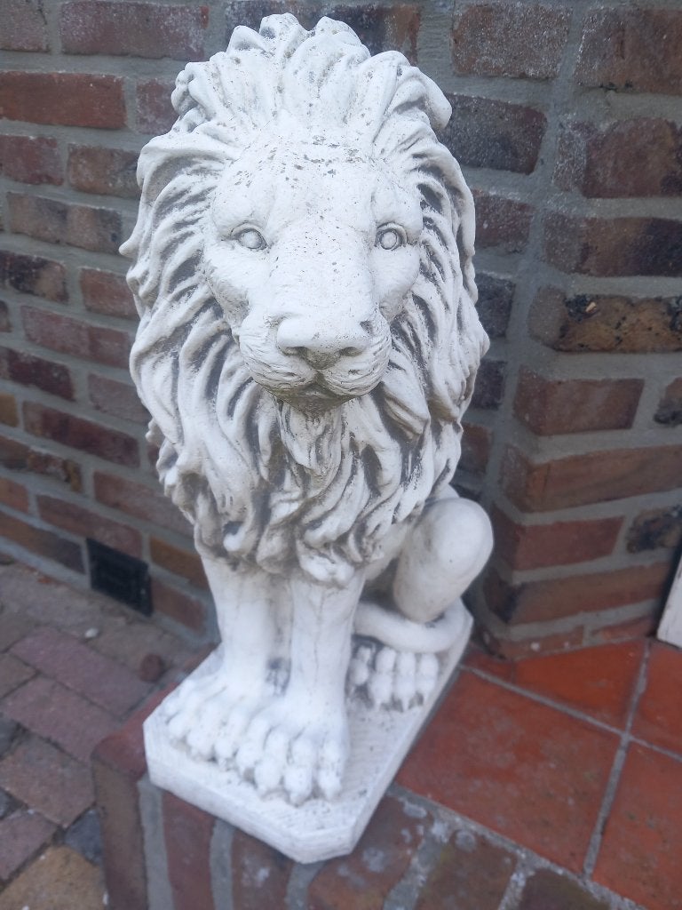 Twee leeuwen van beton 55 cm hoog, Ophalen, Gebruikt, Beton, Dierenbeeld