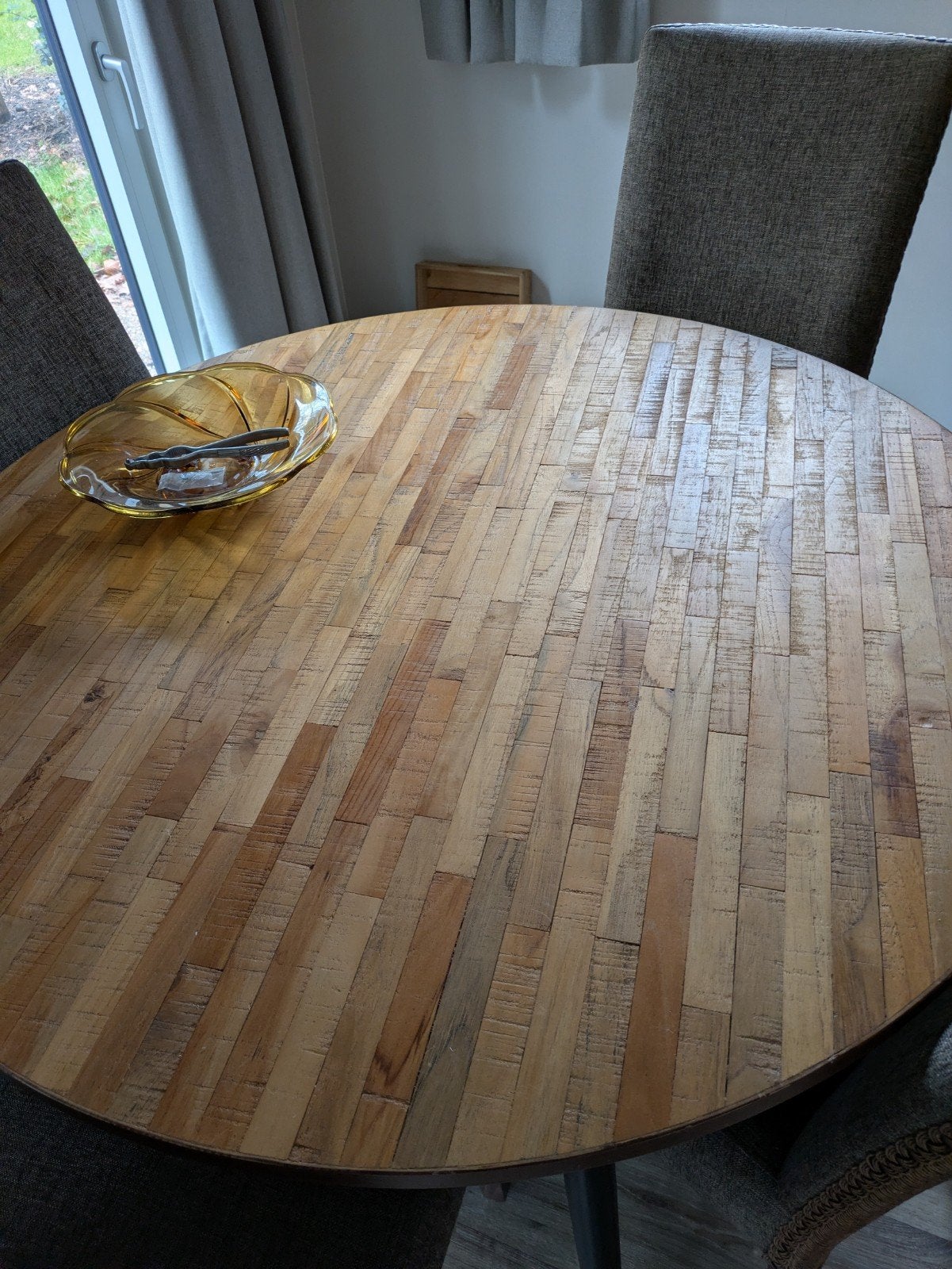 Ronde eettafel met 4 stoelen - Origineel Loom Furniture, Huis en Inrichting, Ophalen, Rond, Vier personen, Modern, landelijk