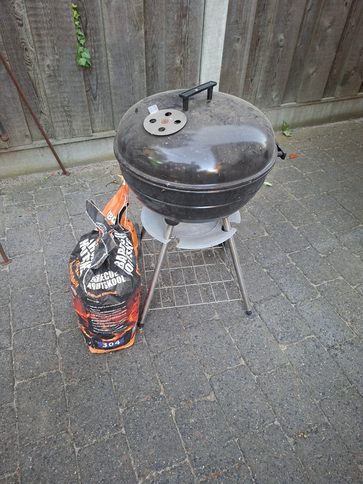 Compacte barbecue met houtskool en aanmaakblokjes, Ophalen, Gebruikt