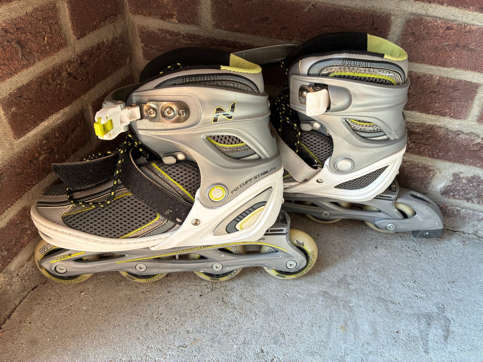 Verstelbare inline skates (2 paar) met helm en bescherming, Sport en Fitness, Kinderen, Inline skates 4 wielen, Ophalen, Overige merken