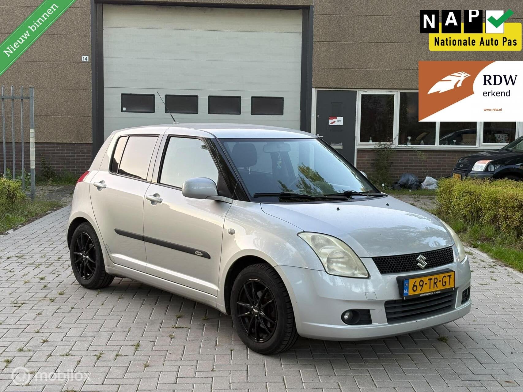 Suzuki Swift 1.3 GA AIRCO|CARPLAY|TREKHAAK|5 DEURS, Auto's, Voorwielaandrijving, Elektrische ramen, 965 kg, 400 kg