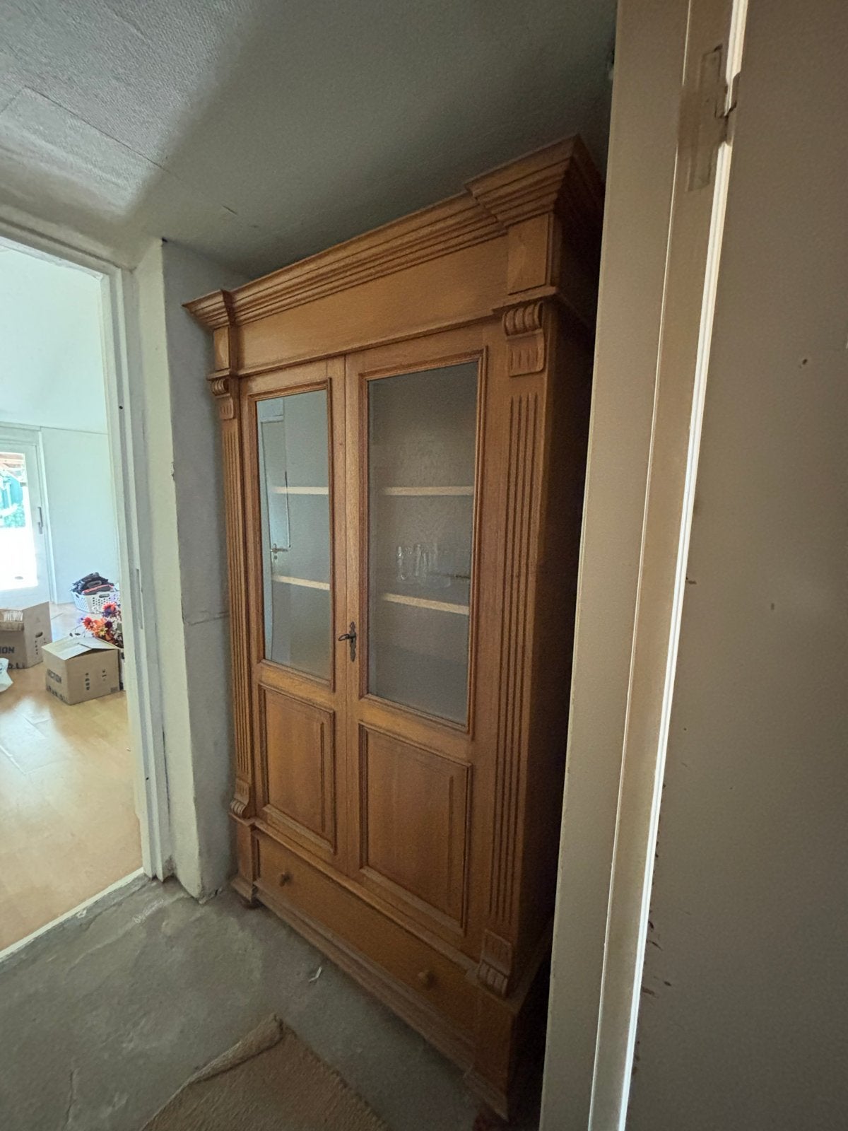 Antieke Houten Vitrinekast met Glazen Deuren, Ophalen