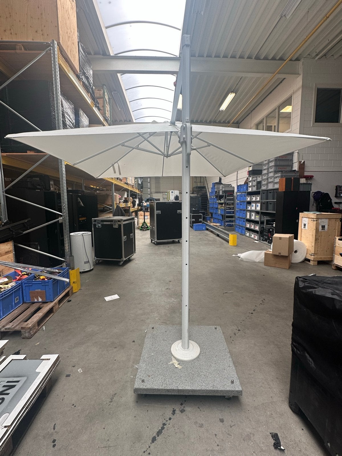 Grote parasol 300x300cm met granieten voet op wielen, Ophalen, Zweefparasol, 3 tot 4 meter, Verstelbaar