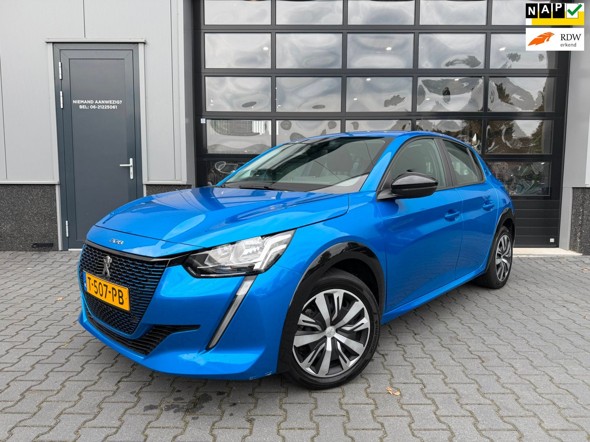 Peugeot E-208 EV Active Pack 50 kWh SOH 96% 1 ste eigenaar, Auto's, Dealer onderhouden, 136 pk, Gebruikt, Blauw