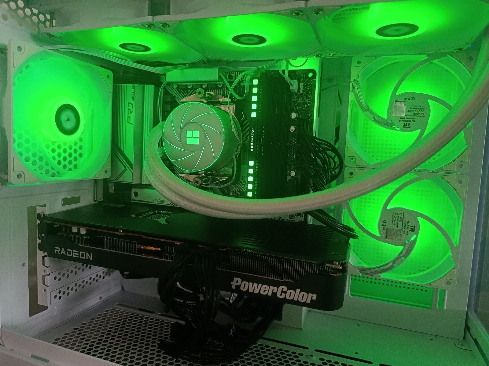 Krachtige Gaming PC - RX 9070 GRE, Ryzen 5 9600X, 16GB DDR5, AMD Ryzen 5 9600X, Custom Build, 2 TB SSD, Ophalen of Verzenden