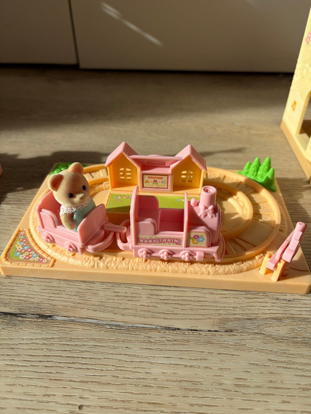 Sylvanian Families Baby Trein met Station, Ophalen of Verzenden, Gebruikt, Jongen of Meisje