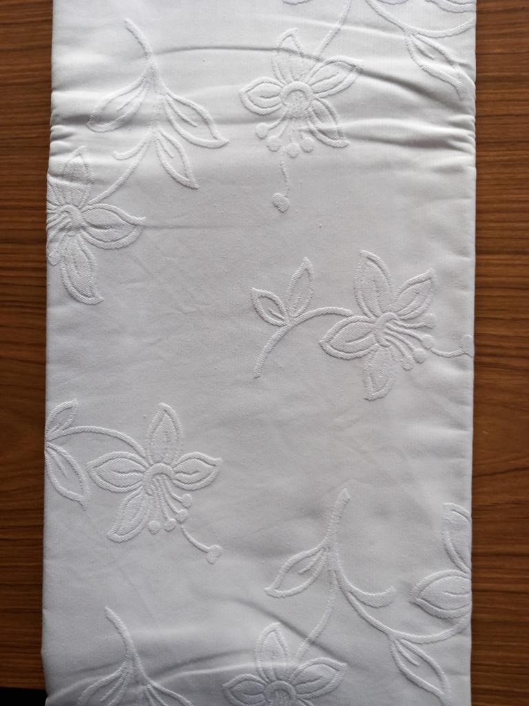 Wit tafellaken met elegant bloemenpatroon, Ophalen of Verzenden, Nieuw, Rechthoek, Binnen