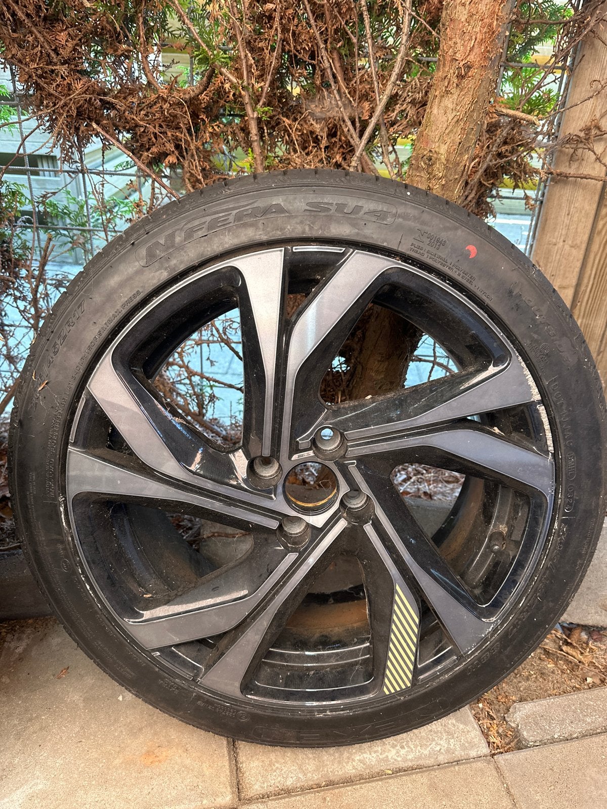 Clio e-tech engineered velg + band, Auto-onderdelen, Ophalen, Gebruikt, Banden en Velgen, 17 inch